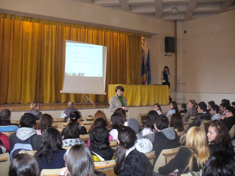 Sala de festivitati a Colegiului Teoretic Traian