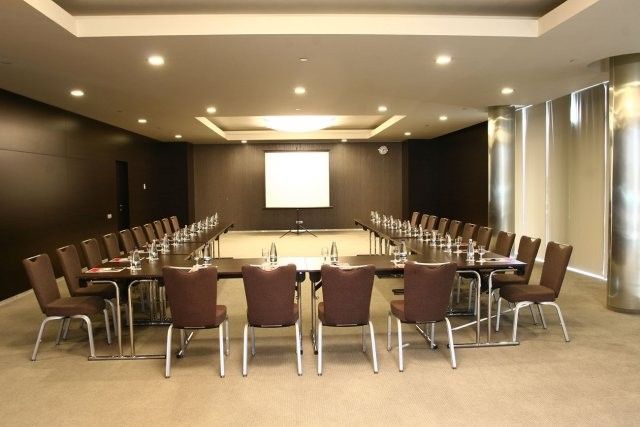 sala-europa-ramada-plaza-hotel