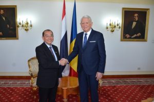 ES Ambasadorul Regatului Thailandei in Romania, dl. Sarayoot Kalayanamit impreuna cu Teodor Melescanu, Minstrul Afacerilor Externe ©mae.ro